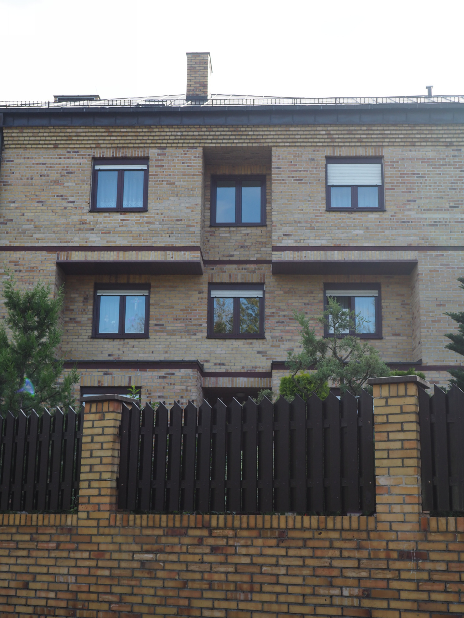 Zdjęcie architektury budynku Dom prowincjalny Sióstr Służebniczek NMP Niepokalanie Poczętej i Zakład Opiekuńczo-Leczniczy im. Edmunda Bojanowskiego